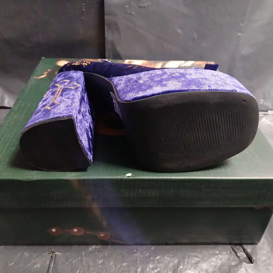 BOXED PAIR OF KOI ROYAL MANOR VELVET PLATFORM HEELS - PURPLE (UK 3)
