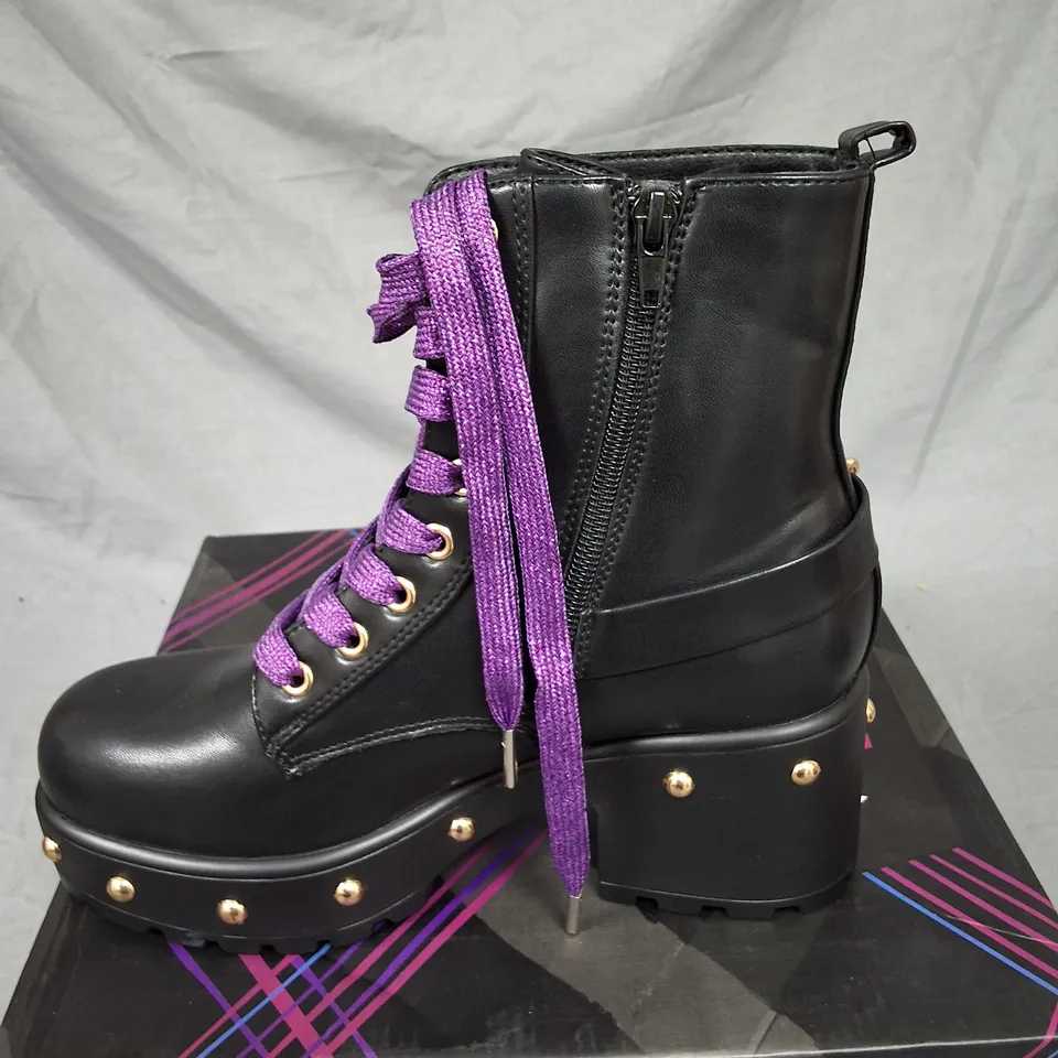 BOXED KOI MONSTER HIGH LUCIA WEREWOLF MILITARY STUDDED BOOTS IN BLACK - UK 5