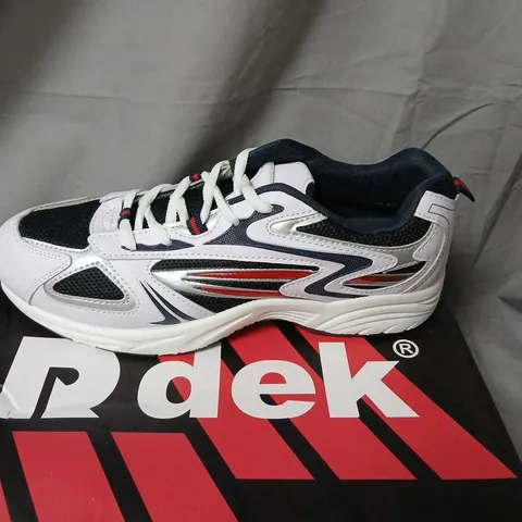 R-DEK VENUS III/IV TRAINERS – WHITE/NAVY/BLACK UK 11 