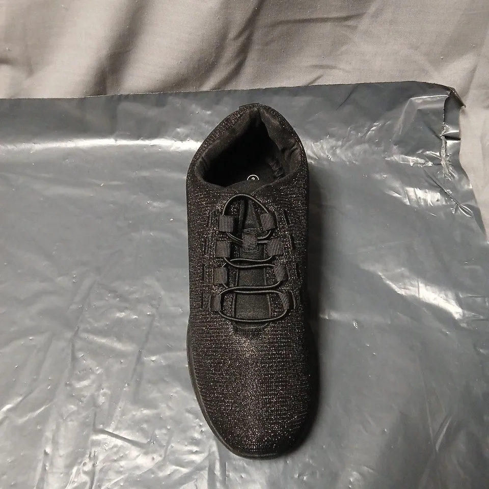 LILLEY PAIR OF BLACK GLITTER-TEXTURED SNEAKERS WITH LACE-UP CLOSURE UK SIZE 3. UNBOXED
