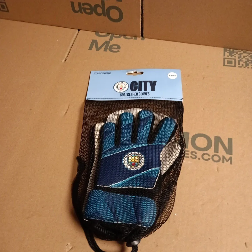 MANCHESTER CITY GOALKEEPER GLOVES - JUNIOR SIZE, BLUE/TEAL WITH MESH POUCH