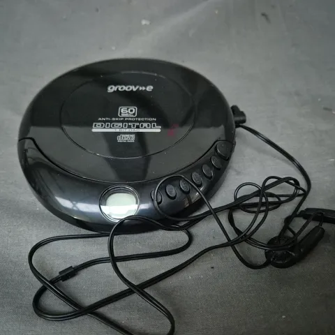 BOXED RETRO PERSONAL CD PLAYER IN BLACK