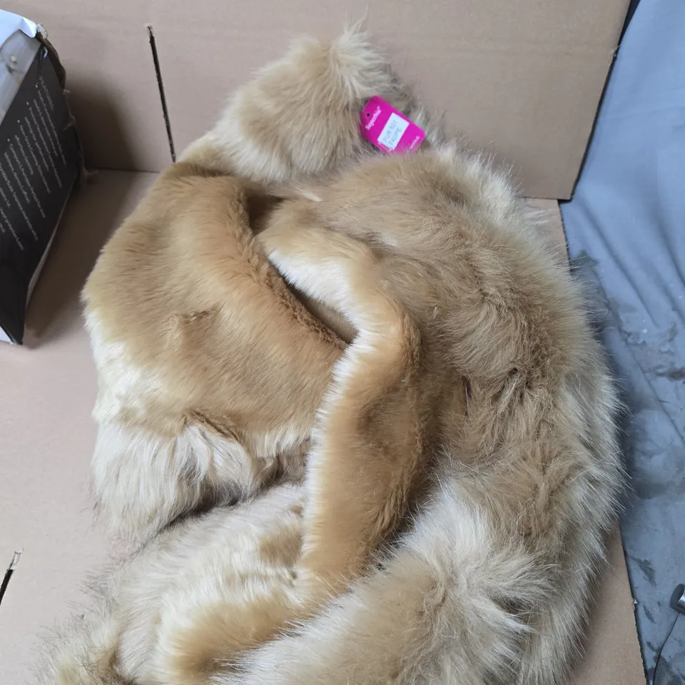 BOX OF APPROXIMATELY 10 ASSORTED ITEMS INCLUDING STEAMER POT AND FAUX FUR SHAWL 