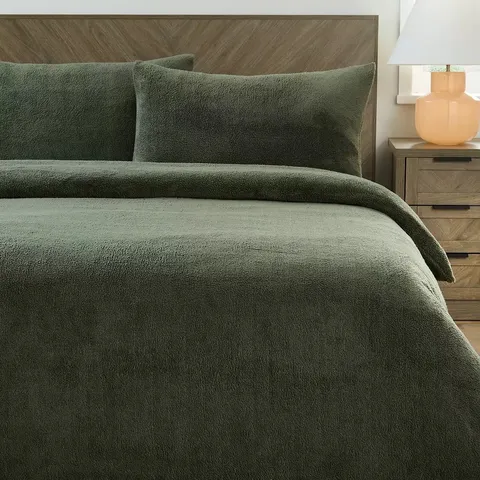 TEDDY FLEECE DUVET COVER SET IN GREEN KING
