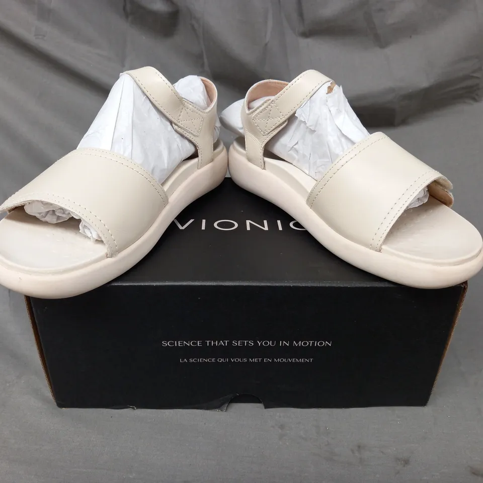 BOXED PAIR OF VIONIC SANDALS IN CREAM SIZE 5