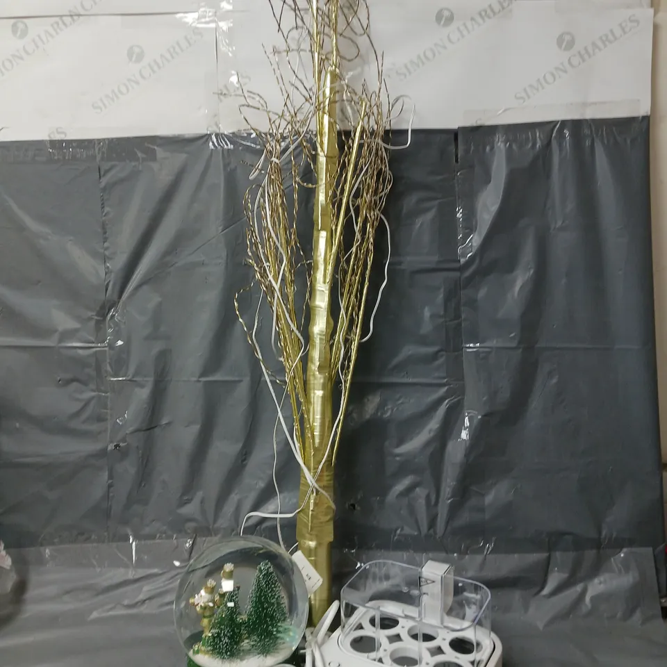 APPROXIMATELY 10 ASSORTED ITEMS TO INCLUDE EGG COOKER, SNOW GLOBE, DECOR TREE, ETC