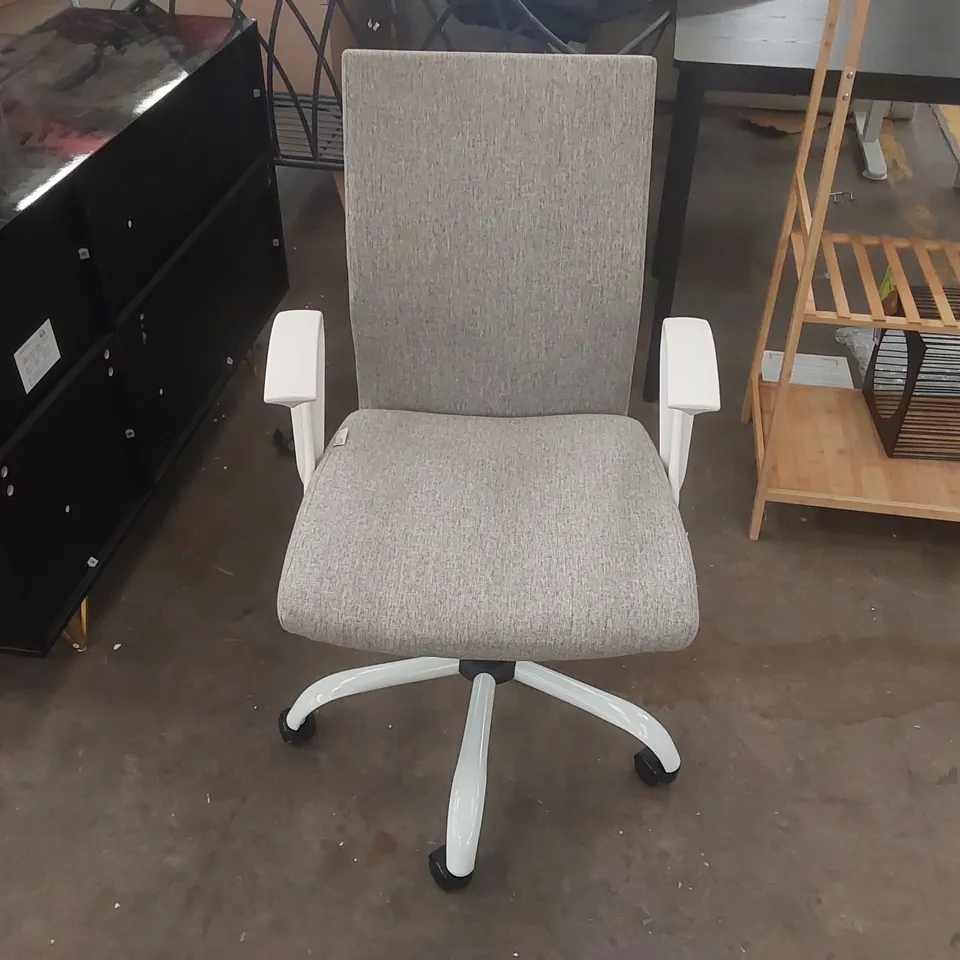 VINSETTO OFFICE SWIVEL CHAIR