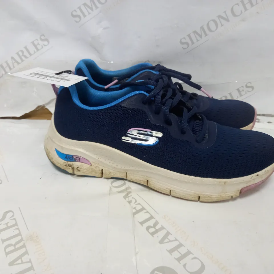 SKECHERS ARCH FIT MESH UPPER TRAINER UK SIZE 5 - BLUE AND PINK