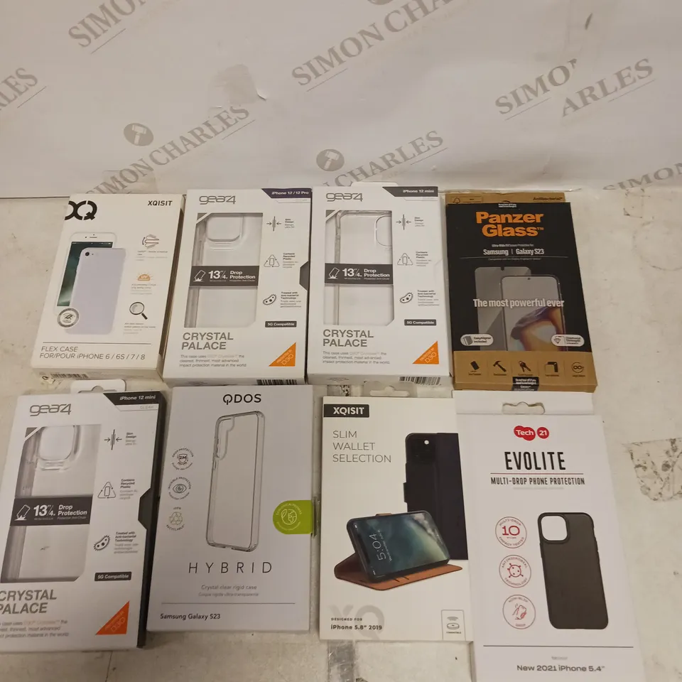 APPROXIMATELY 30 ASSORTED SMARTPHONE PROTECTIVE ACCESSORIES TO INCLUDE CASES & SCREEN PROTECTORS	