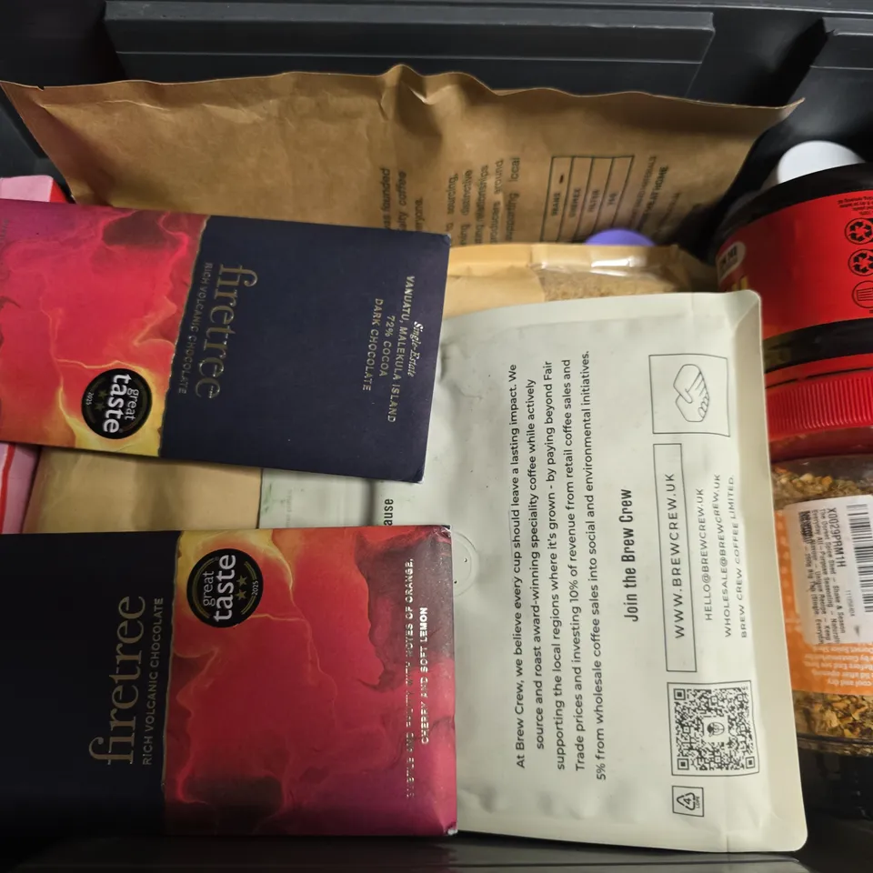 APPROXIMATELY 12 ASSORTED FOOD & DRINK ITEMS TO INCLUDE TASSIMO AMERICANDO GRANDE, MARMITE, NUTRICA FORTISIP, ETC - COLLECTION ONLY