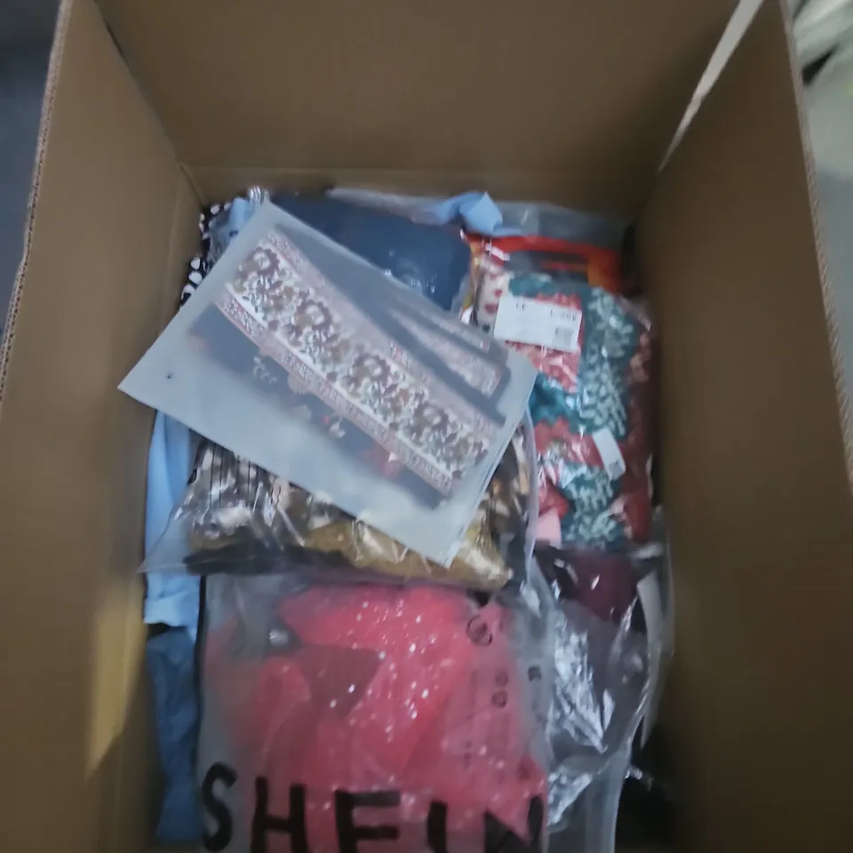 APPROXIMATLY 25 ITEMS INCLUDING TOP JUMPERS PJS ECT 