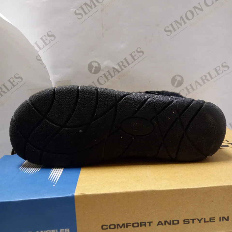 EARTH ORIGINS EMMALYN BLACK BOOTIES - SIZE 6