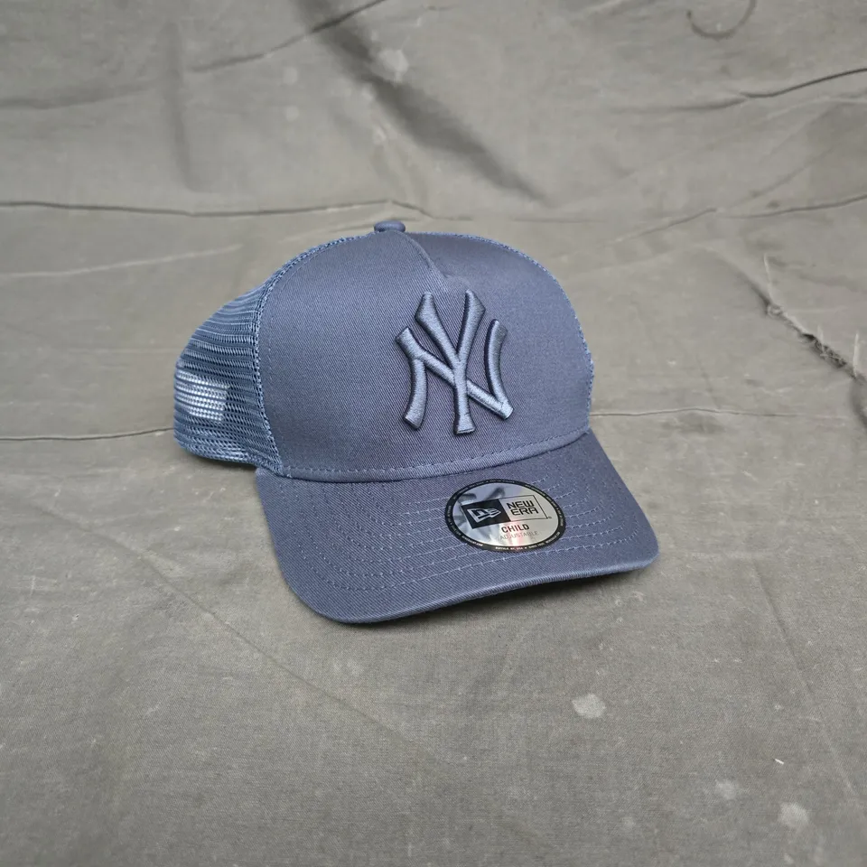 NEW ERA NAVY BLUE ADJUSTABLE BASEBALL CAP WITH NY YANKEES LOGO – CHILD SIZE