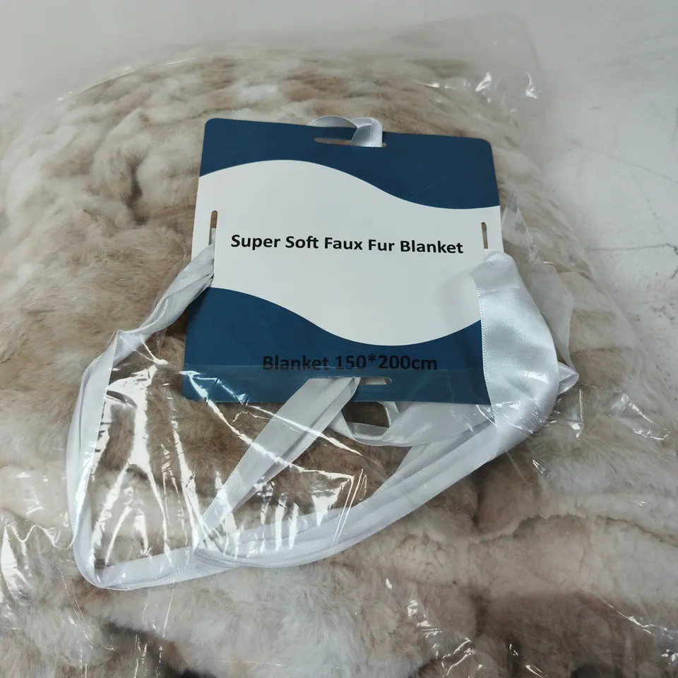 SUPER SOFT FAUX FUR BLANKET – 150 X 200 CM