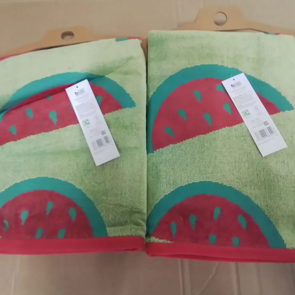 PALLET CONTAINING APPROXIMATELY 50 6-PACK BOXES OF BRAND NEW SUMMER THEMED BEACH TOWELS 