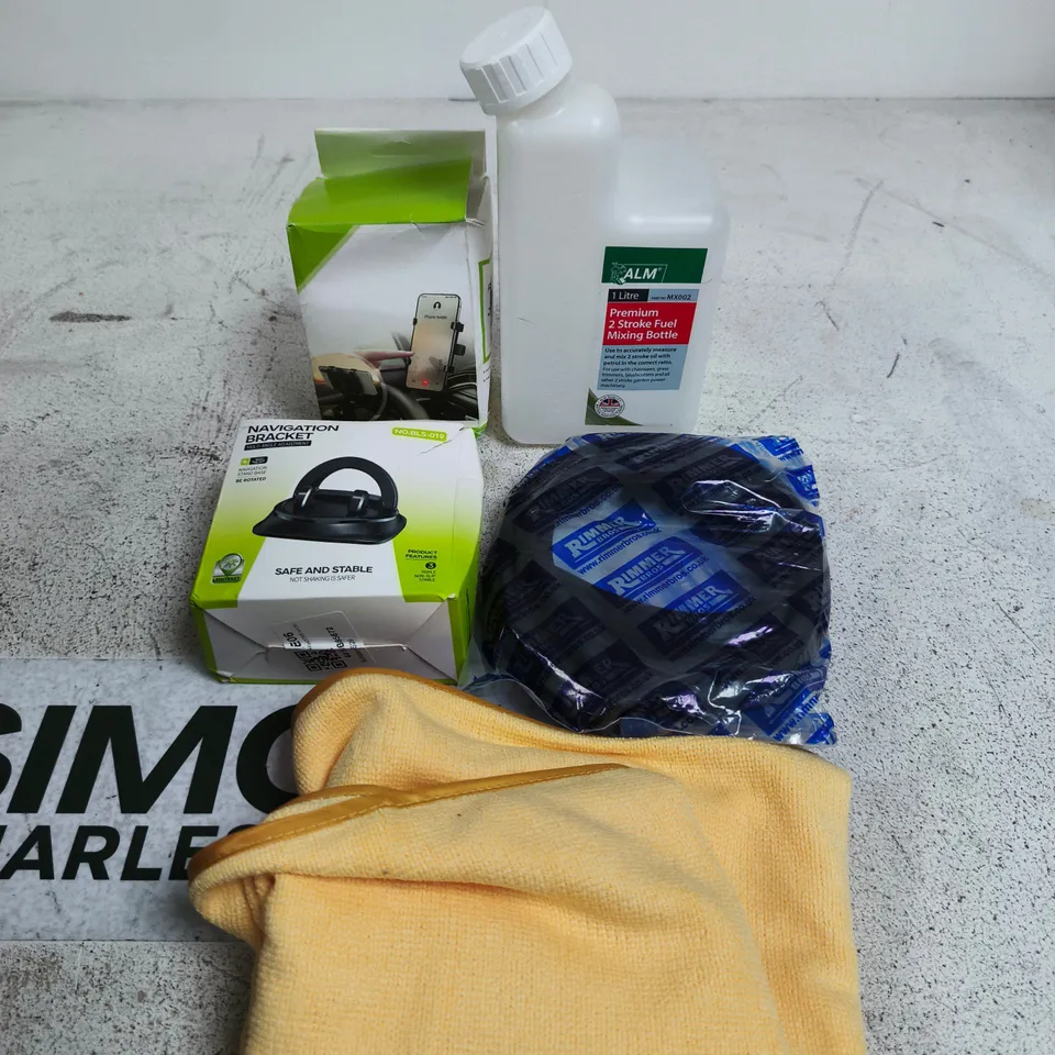 APPROXIMATELY 10 ASSORTED VEHICLE PARTS/ACCESSORIES TO INCLUDE INNER TUBES, MICROFIBER CLOTH, FUEL MIXING BOTTLE ETC