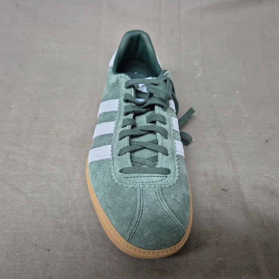 BOXED PAIR OF ADIDAS ORIGINALS BERMUDA TRAINERS IN GREEN/PASTEL BLUE UK SIZE 7