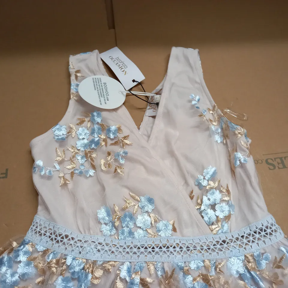 BOOHOO OCCASION FLORAL EMBROIDERY WRAP SKATER DRESS - 12