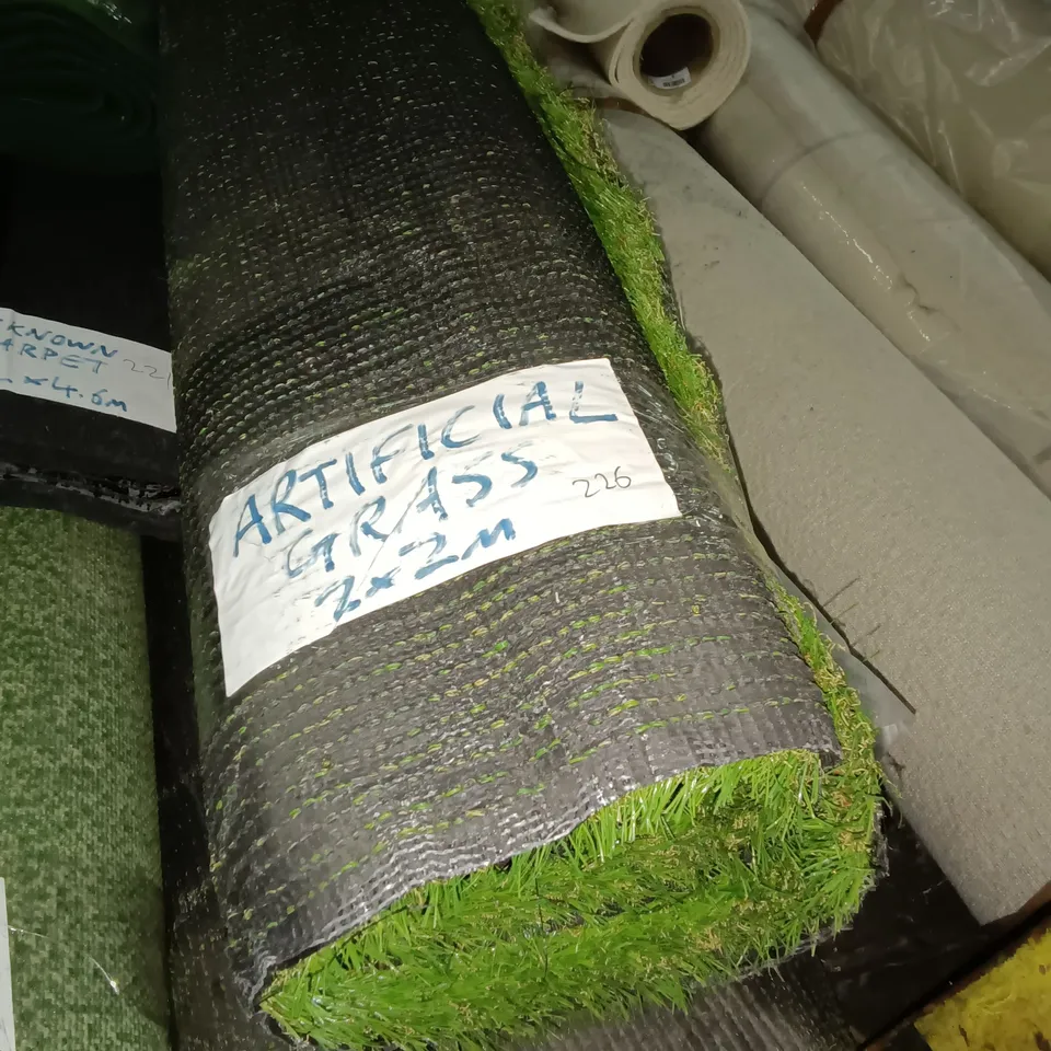 ROLL OF ARTIFICIAL GRASS - 2X2M