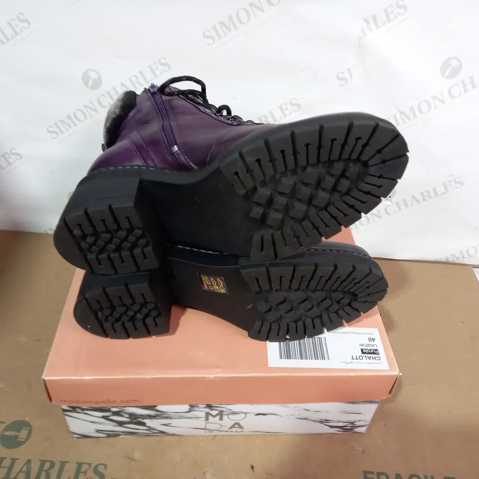 BOXED PAIR OF MODA IN PELLE BOOTS - SIZE 40