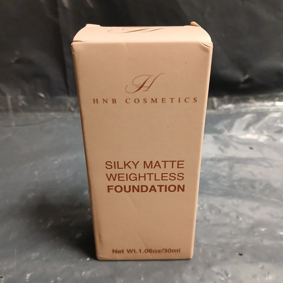 HNB COSMETICS SILKY MATTE WEIGHTLESS FOUNDATION - SHADE MF8N