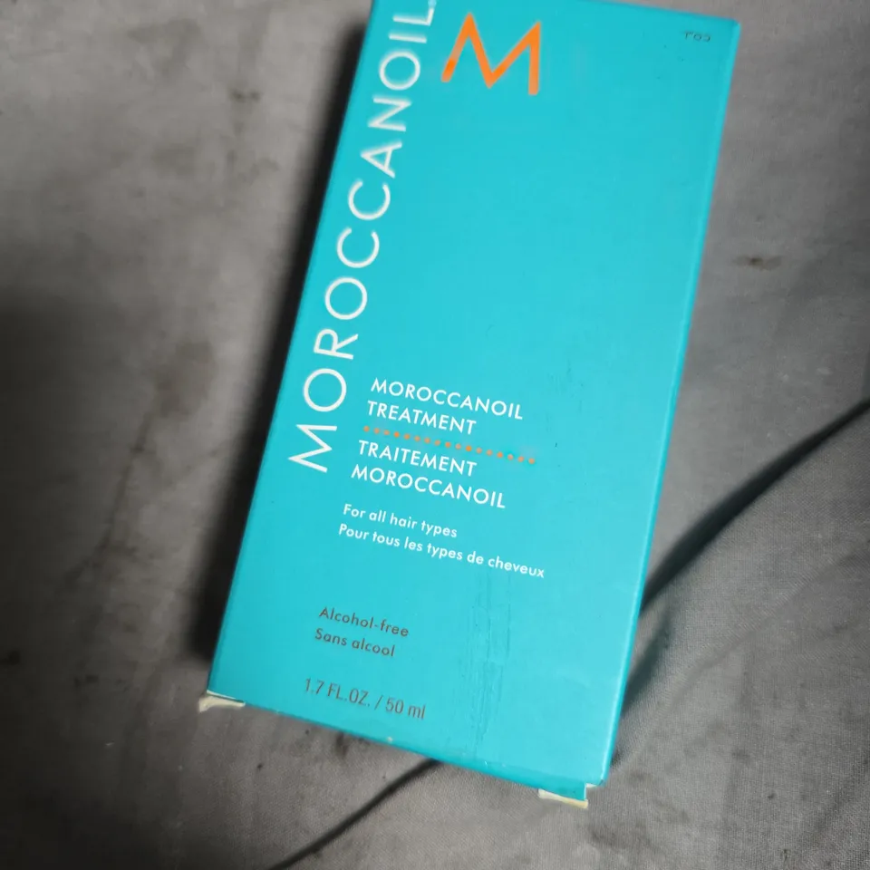 APPROXIMATELY 20 ASSORTED HEALTH AND BEAUTY PRODUCTS INCLUDING COCONUT CURLS CONDITIONER , MOROCCAN OIL AND NIVEA FACE WASH 