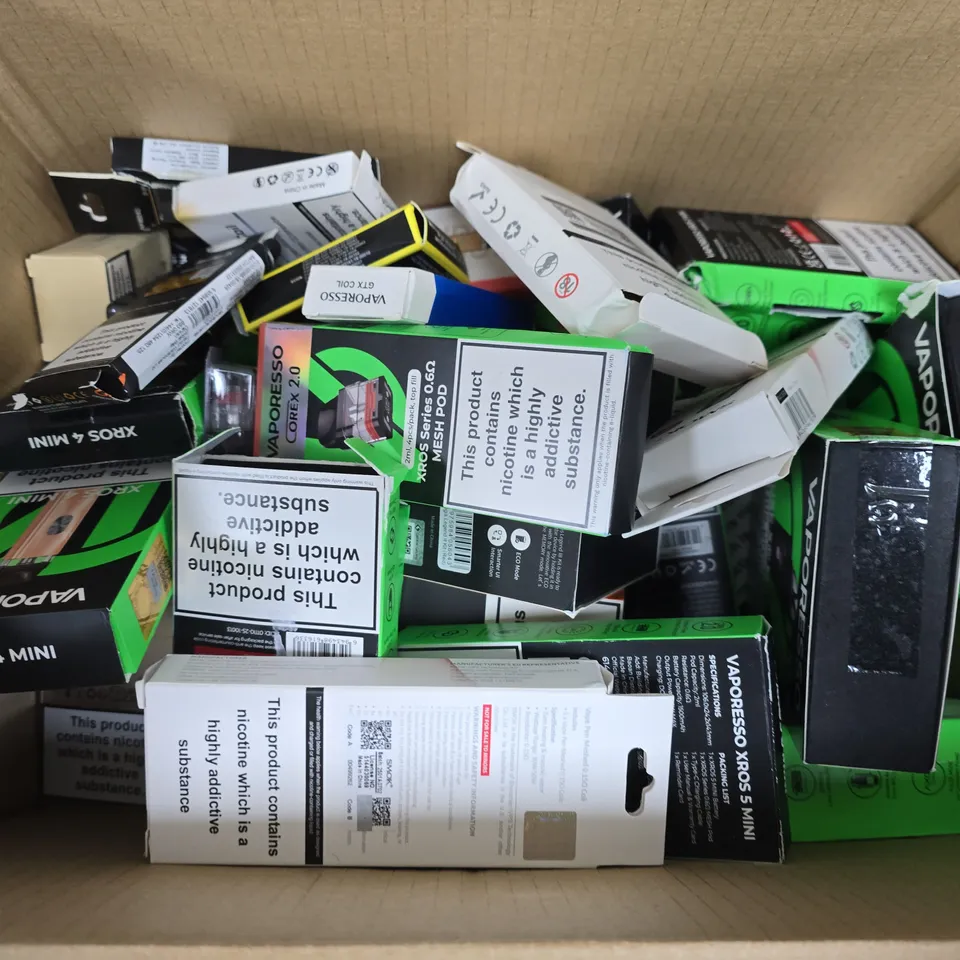 APPROXIMATELY 30 ASSORTED VAPES, E-CIGARETTES & ACCESSORIES TO INCLUDE GEEKVAPE SONDER, INNOKIN PZP COIL, VAPORESSO ZROS 5 MINI, ETC