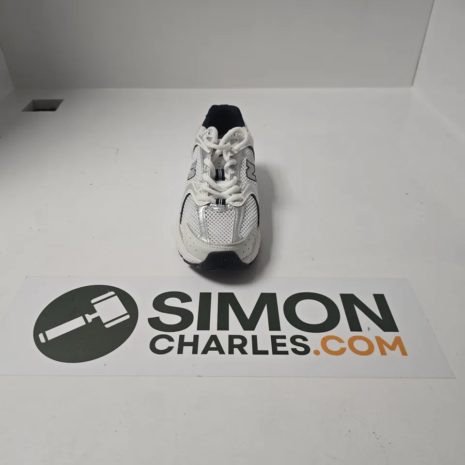 UNBOXED PAIR OF NEW BALANCE RUNNING 530 TRAINERS IN SILVER/WHITE - UK 5.5