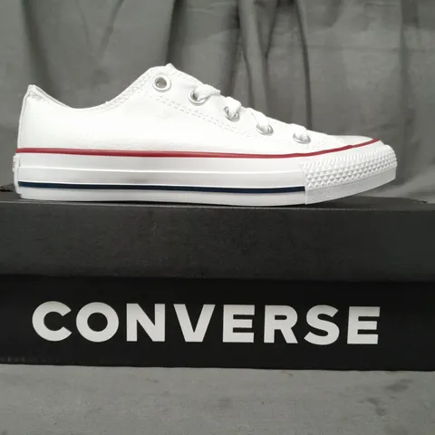 BOXED PAIR OF CONVERSE ALL STAR LOW SHOES IN WHITE UK SIZE 3