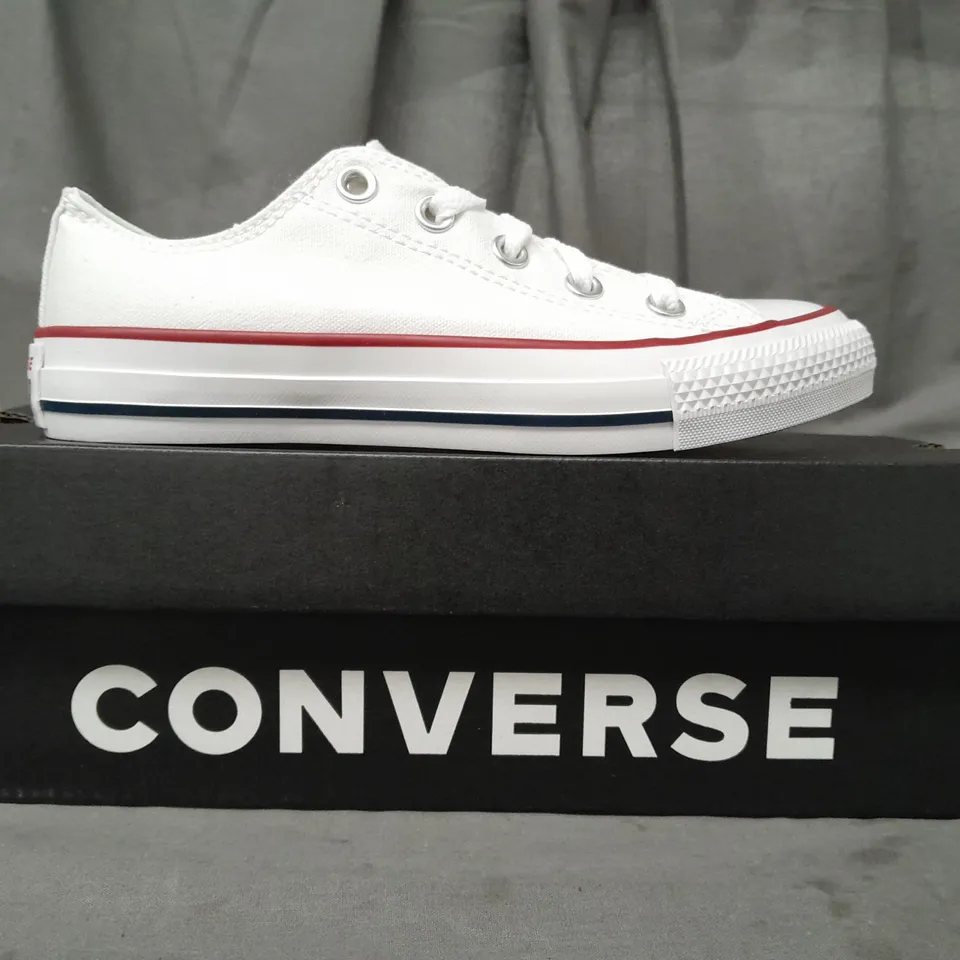 BOXED PAIR OF CONVERSE ALL STAR LOW SHOES IN WHITE UK SIZE 3