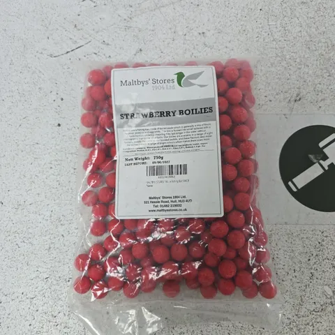MALTBYS STORES 750G STRAWBERRY BOILIES β FISHING BAIT