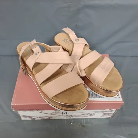 BOXED PAIR OF MODA IN PELLE ROMANI CAMEO LEATHER ASSYMETRIC PART CORK WEDGE SHOES - UK SIZE 40