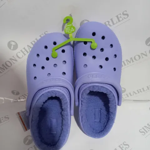 PAIR OF CROCS IN LILAC SIZE 7
