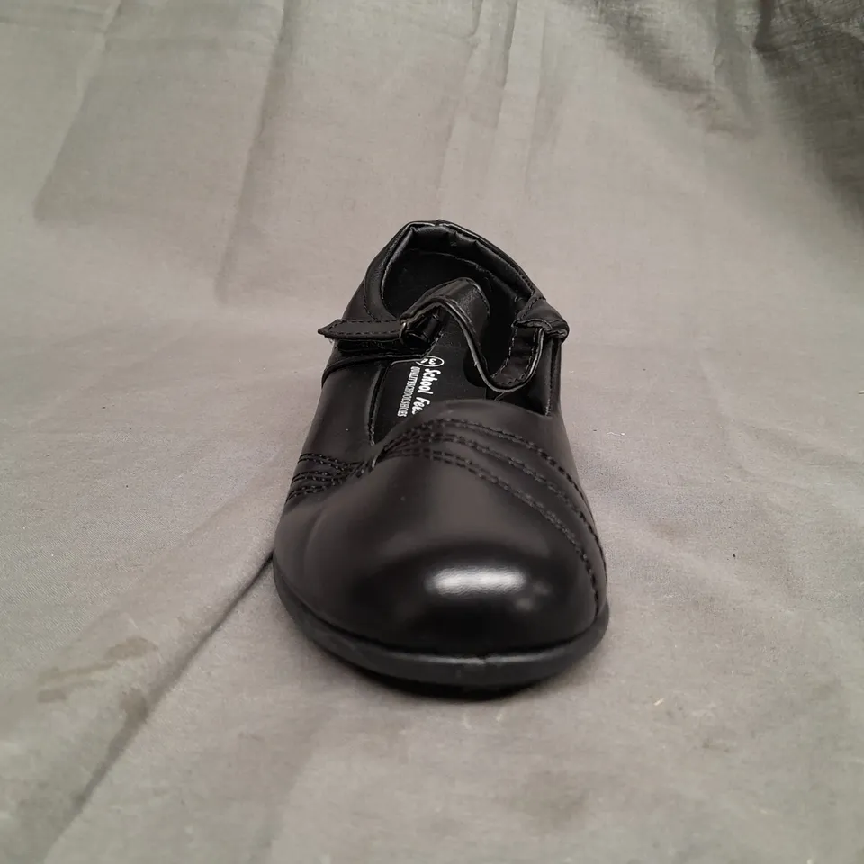 BOX OF APPROX 20 ASSORTED UNBRANDED BLACK VELCROW SHOES IN VARIOUS SIZES