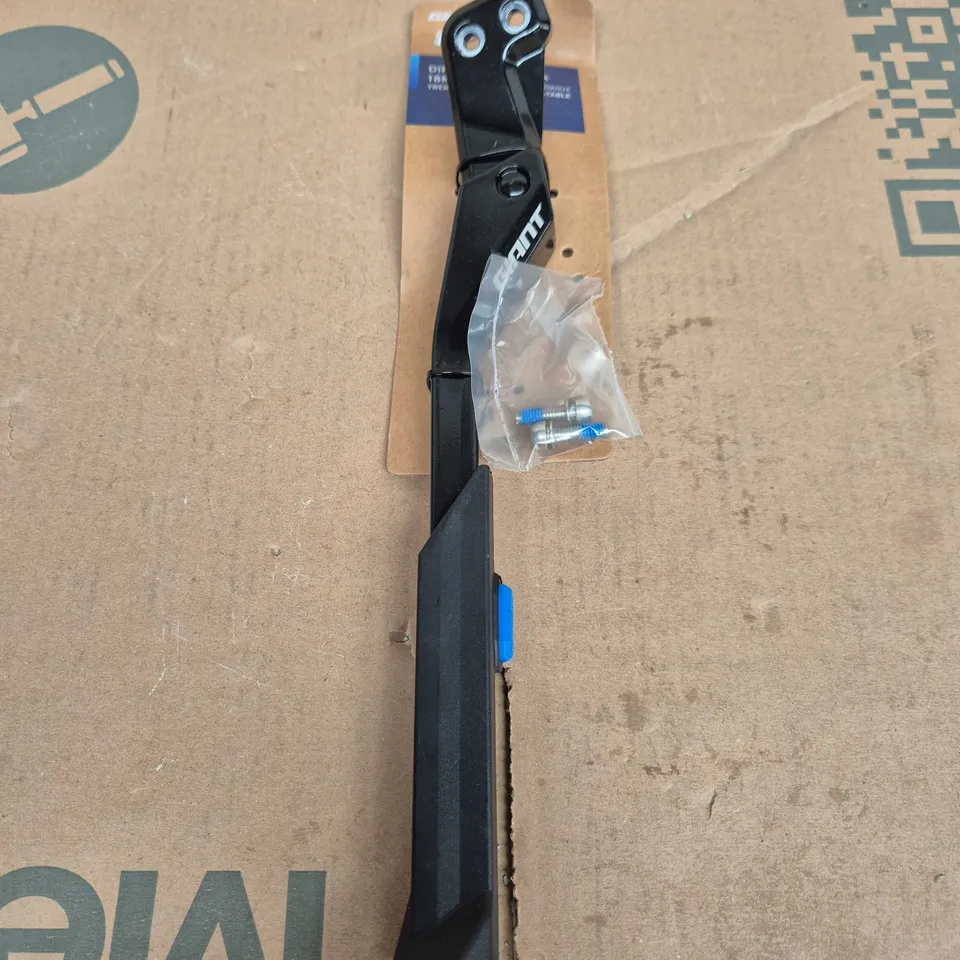GIANT DIRECT MOUNT KSA 18MM KICKSTAND – TREKKING 24–29IN (ADJUSTABLE)