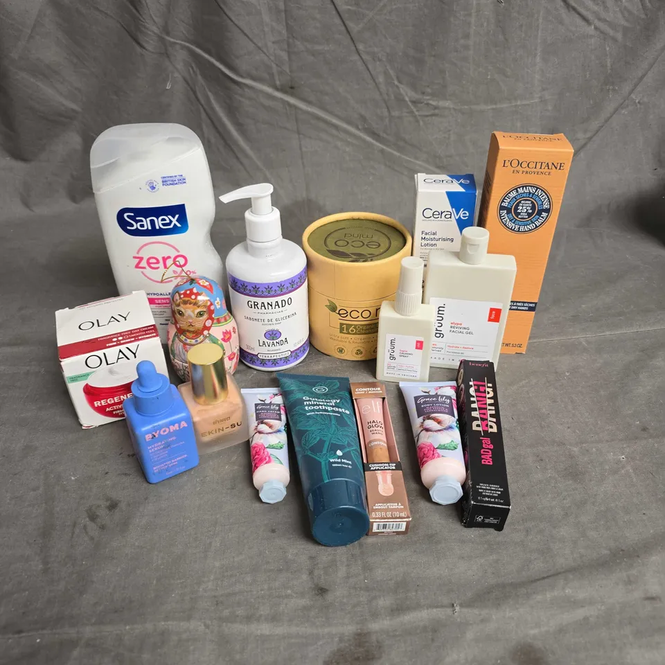 APPROXIMATELY 20 ASSORTED HEALTH & BEAUTY PRODUCTS TO INCLUDE - CERAVE FACIAL MOISTURISING LOTION - ELF HALOGLOW CONTOUR WAND - OLAY REGENRIST DAY CREAM - ETC