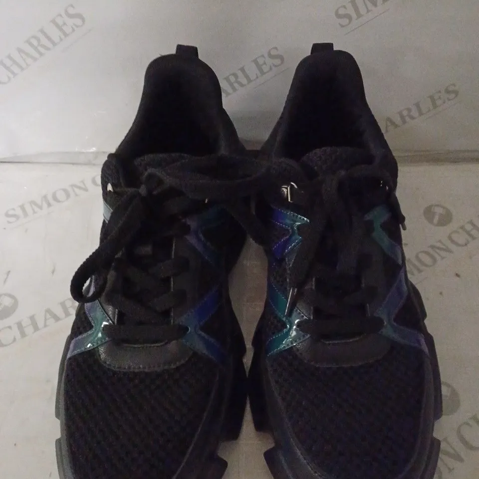 PAIR OF KOI PACHA SOUND WAVE MEN'S TRAINERS SIZE 10