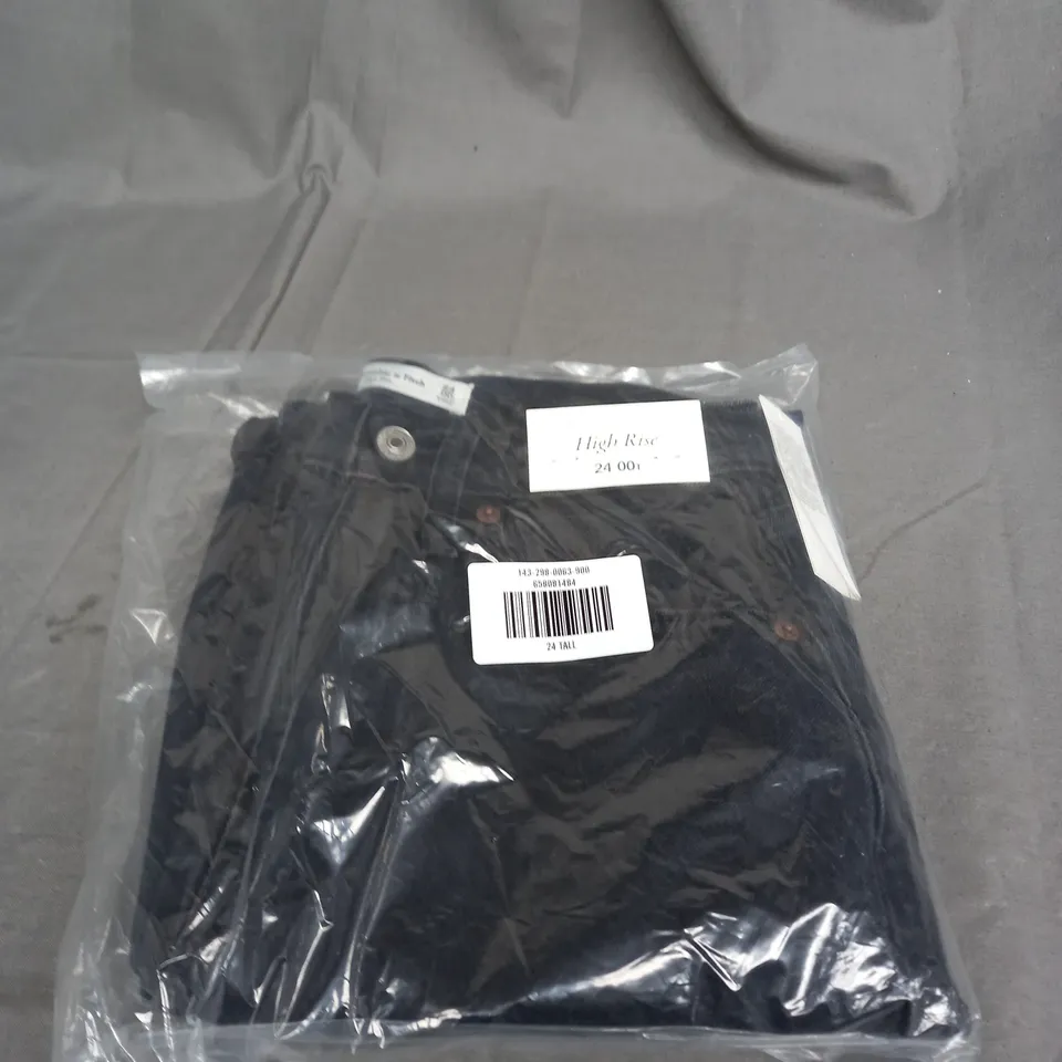 BAGGED ABERCROMBIE AND FITCH HIGH RISE DENIM JEANS SIZE UNSPECIFIED