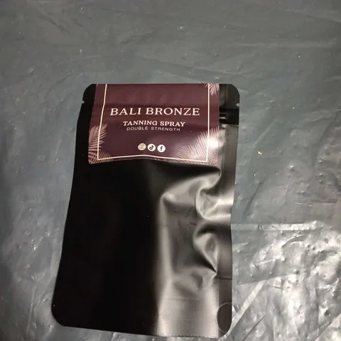 APPROXIMATELY 25 ASSORTED HEALTH & BEAUTY ITEMS INCLUDING BALI BRONZE TANNING SPRAY , SUDOCREM AND NAIL HARDENER 