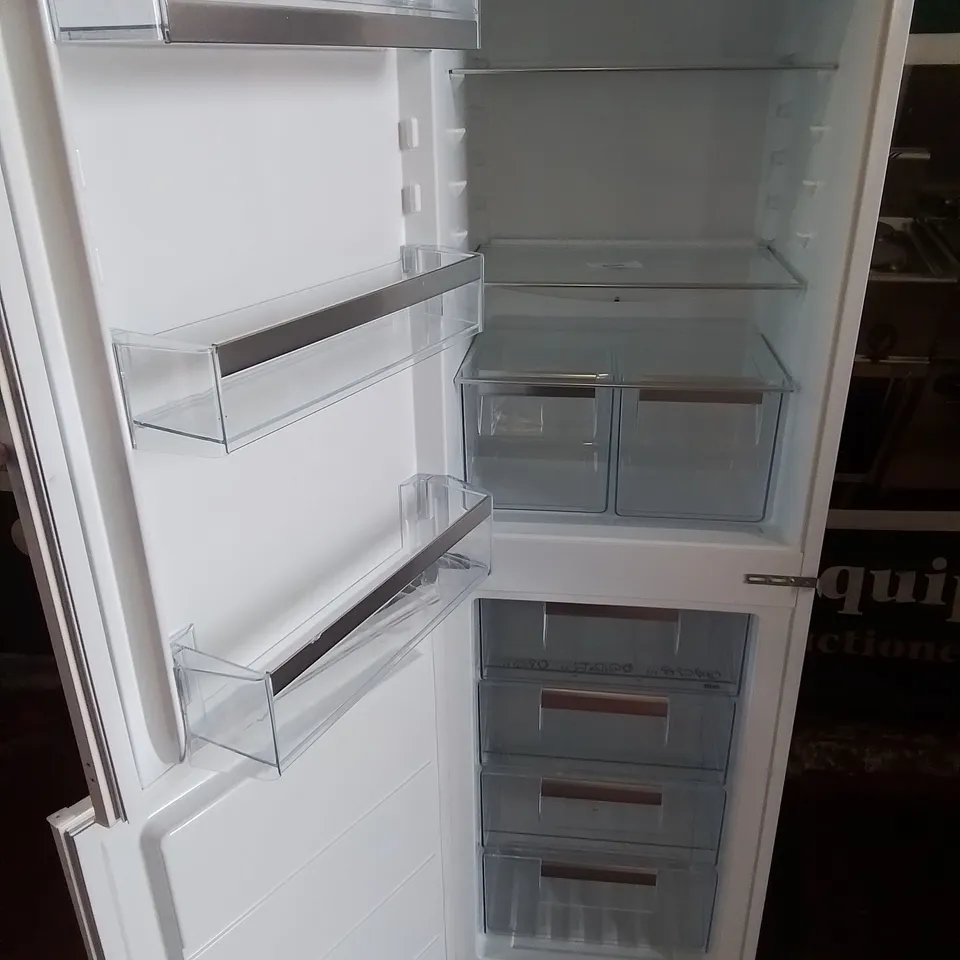 SMEG BUILT IN FRIDGE FREEZER - UKC8174NF