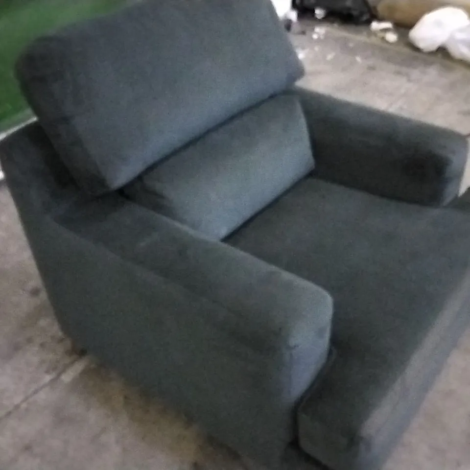 THE LOUNGE COMPANY DARK GREEN PLUSH VELVET ARMCHAIR 