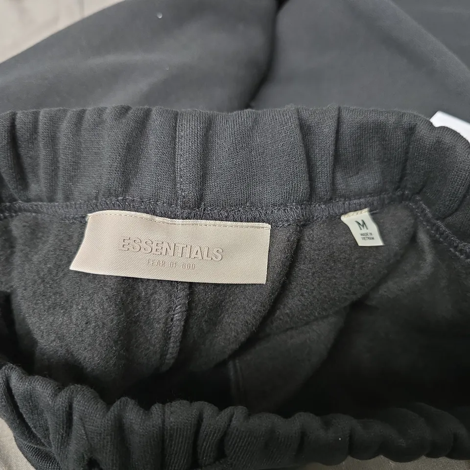 ESSENTIALS FEAR OF GOD JOGGERS IN BLACK - MEDIUM