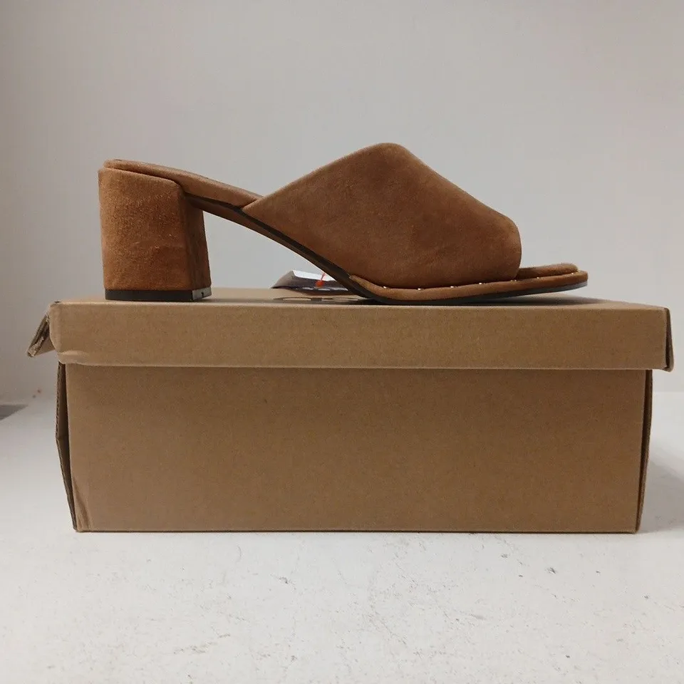 BOXED PAIR OF ASOS DESIGN HAMMER PREMIUM ASYMMETRIC MID BLOCK HEEL OPEN TOE SHOES IN TAN SIZE UK 7