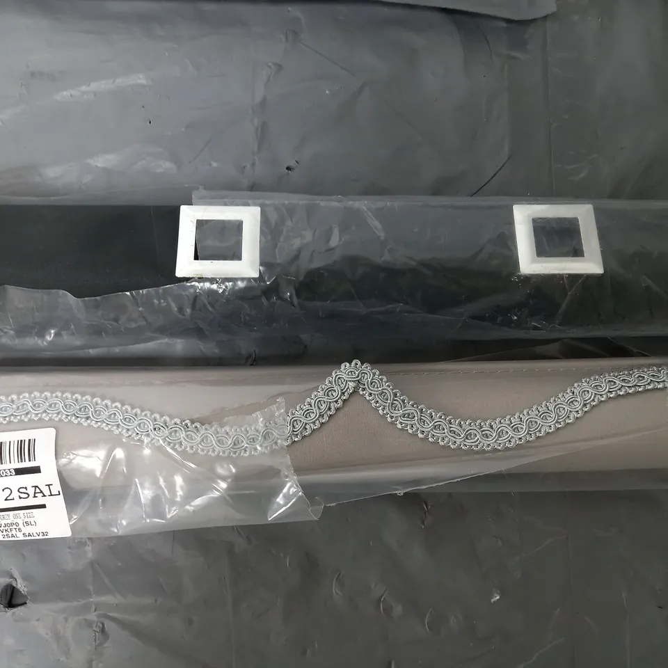 A PAIR OF ROLLER BLINDS SIZE UNSPECIFIED -COLLECTION ONLY-