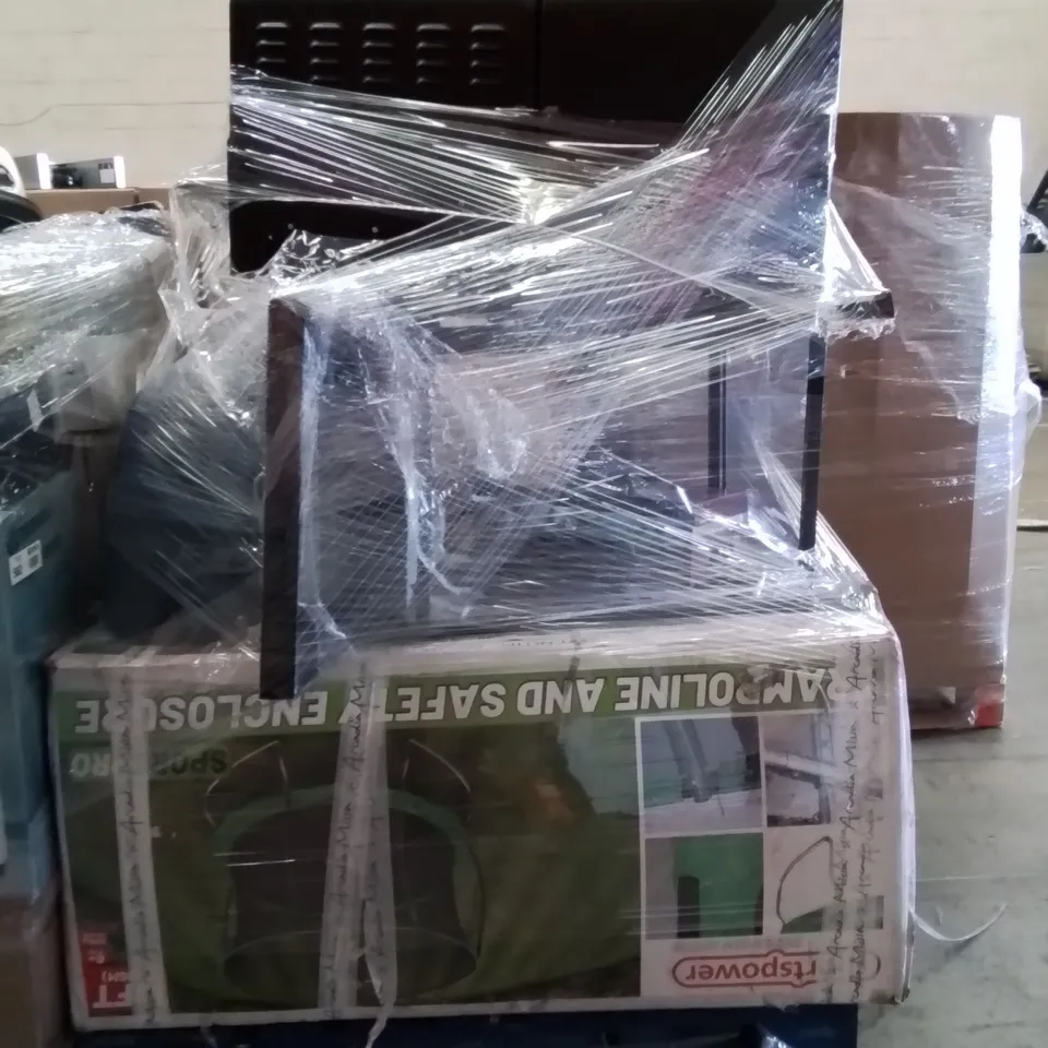 PALLET OF GARDEN PRODUCTS TO INCLUDE;TRAMPOLINE,BARBECUES