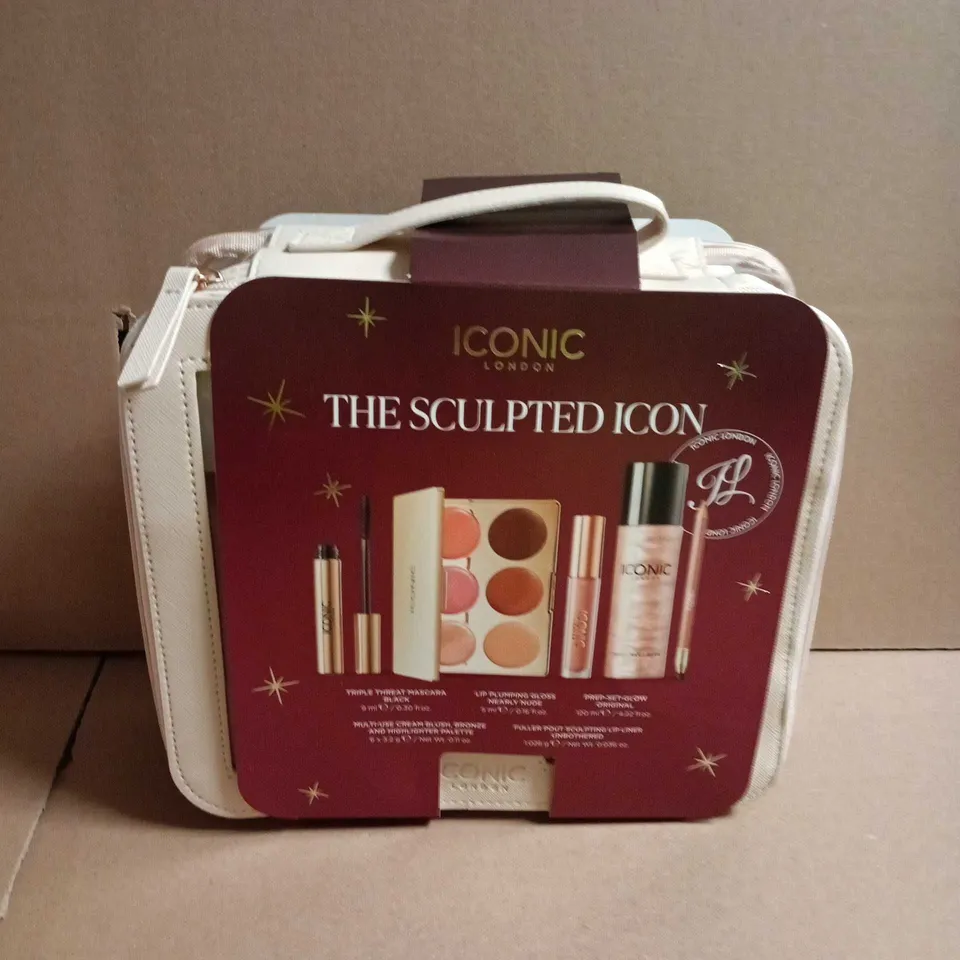 ICONIC LONDON THE SCULPTED ICON MAKE-UP SET IN WHITE CASE