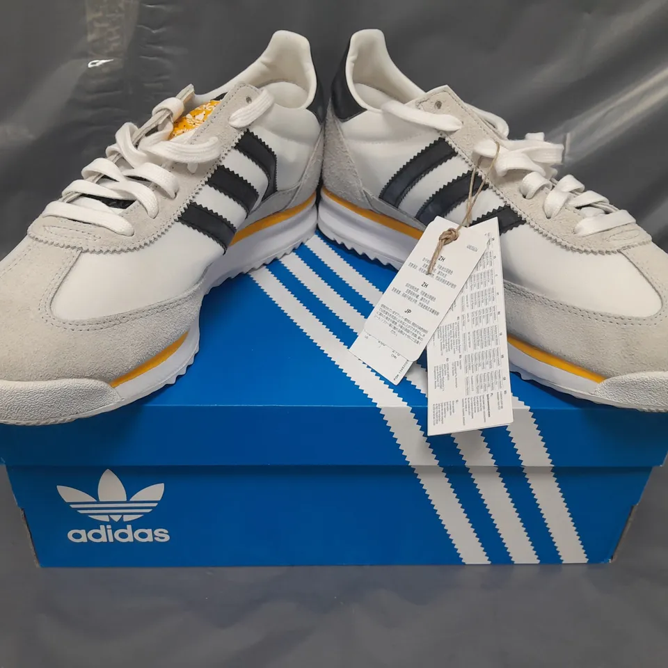 BOXED PAIR OF ADIDAS SL 72 RS SHOES IN WHITE/BLACK UK SIZE 9.5