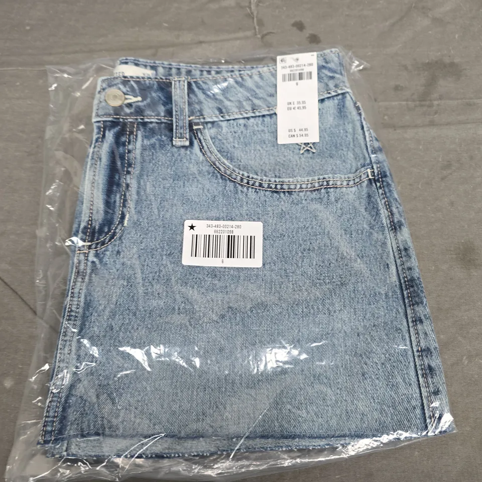 BAGGED HOLLISTER DENIM SHORTS - SIZE SMALL