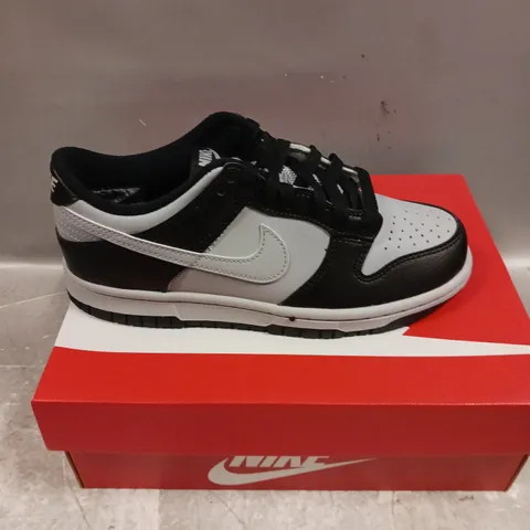 BOXED PAIR OF NIKE DUNK LOW TRAINERS - 4