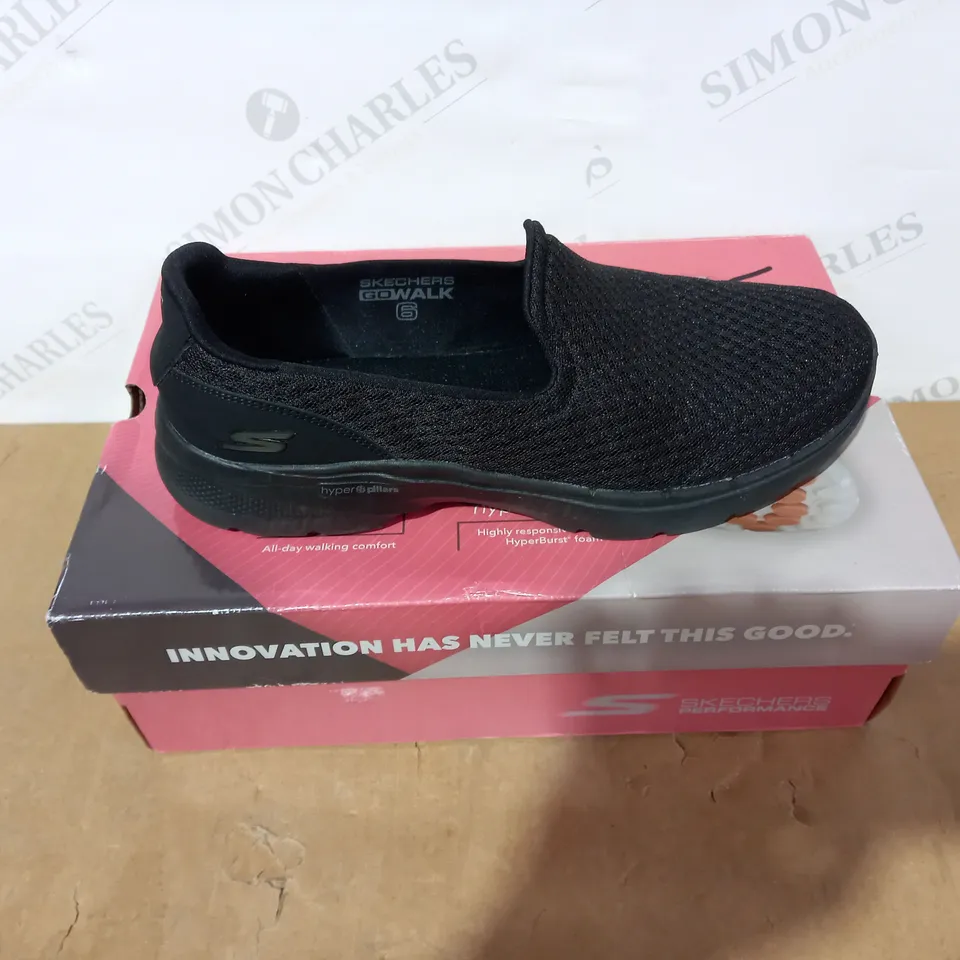 BOXED PAIR OF SKECHERS - SIZE 6.5